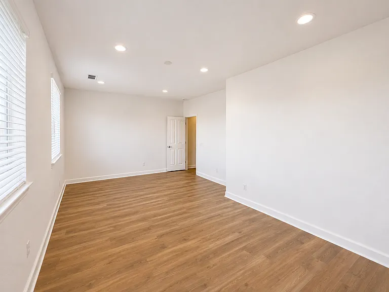 Main floor potential 5th bedroom, office, hobby or play room