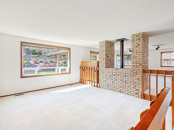 5th image of 2063 Hoxie Ave
