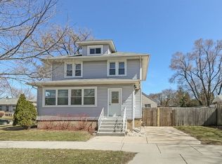 823 N Liberty St, Elgin, IL 60120