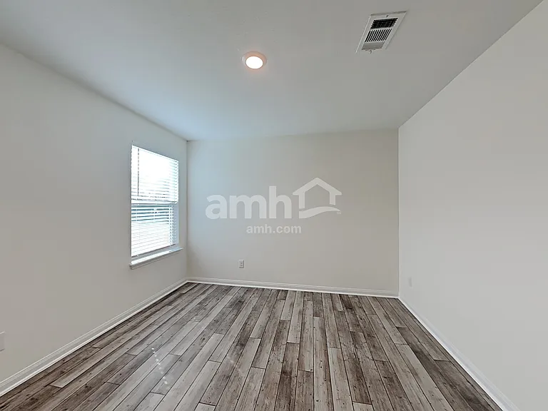 1138 Treeta Trl — Photo 12