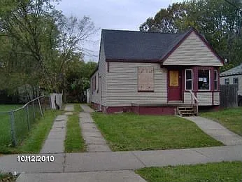 19359 Ferguson St photo 1
