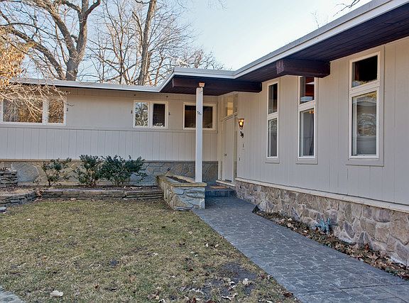 4th image of 319 Briarwood Ln