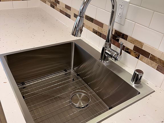 4th image of 1405 Oak Grove Ave APT 303