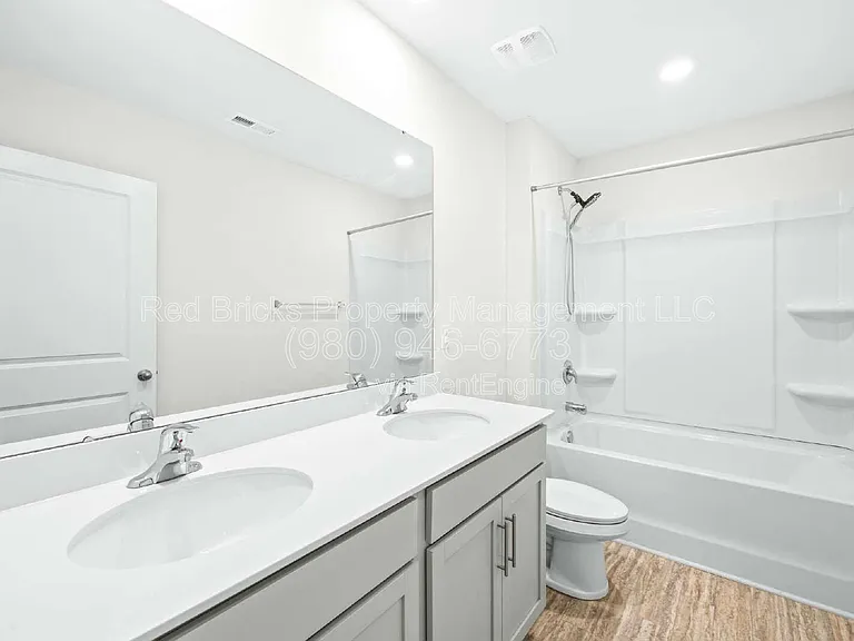 4015 Meadow Green Dr — Photo 25