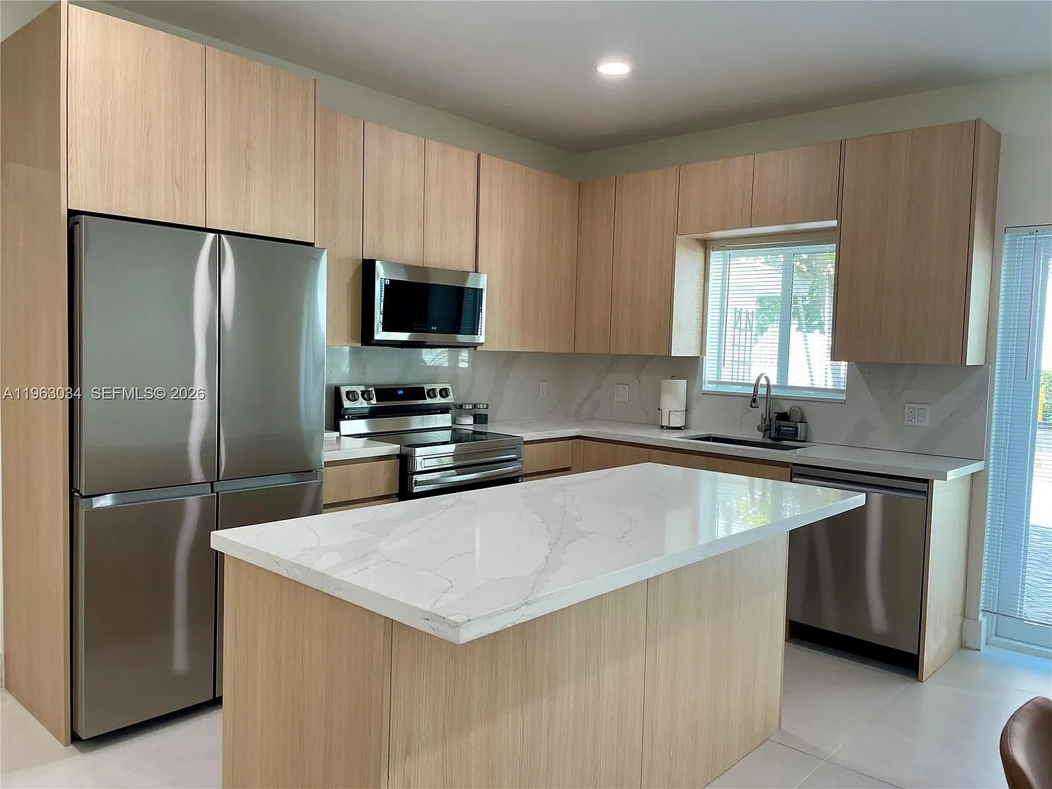 3 bed, 3119 sqft, $7,500 — Photo 3