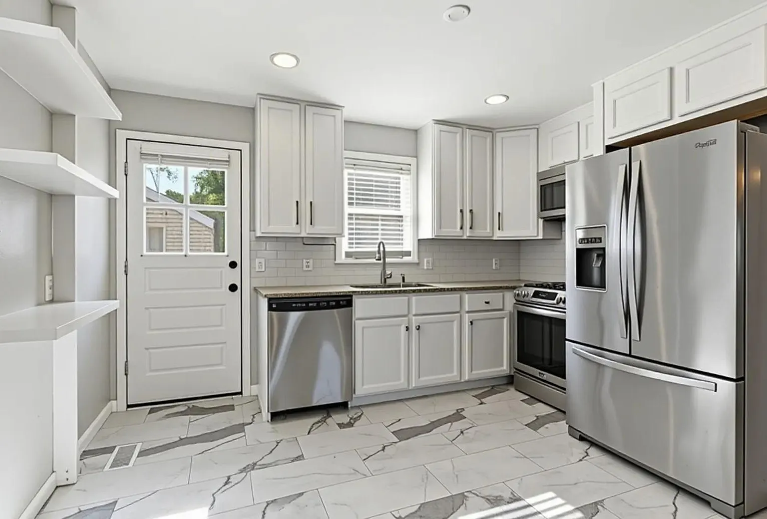 3 bed, 1556 sqft, $2,500 — Photo 3