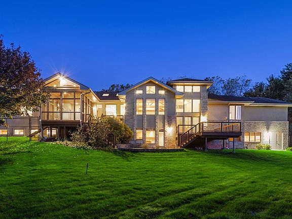 Fabulous Floor Plan & lifestyle!