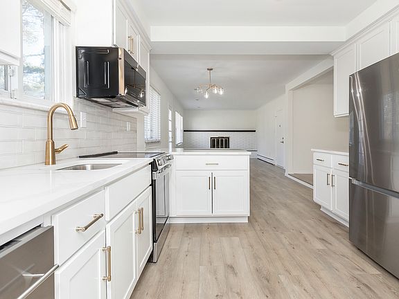 5th image of 1776 Welch Rd