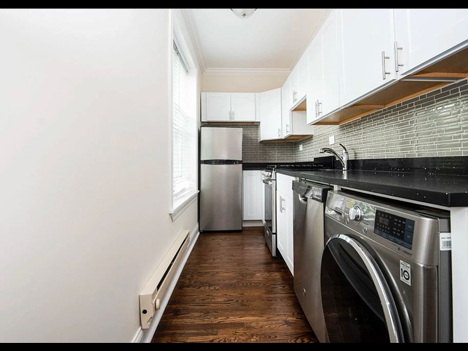 1st image of 919 W Waveland Ave