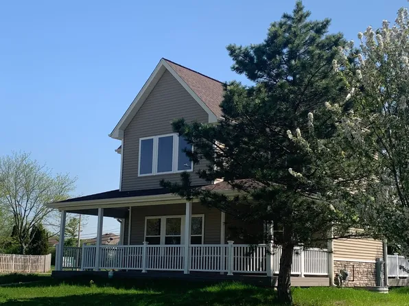 355 Woodhill Ln, Lake Villa, IL 60046