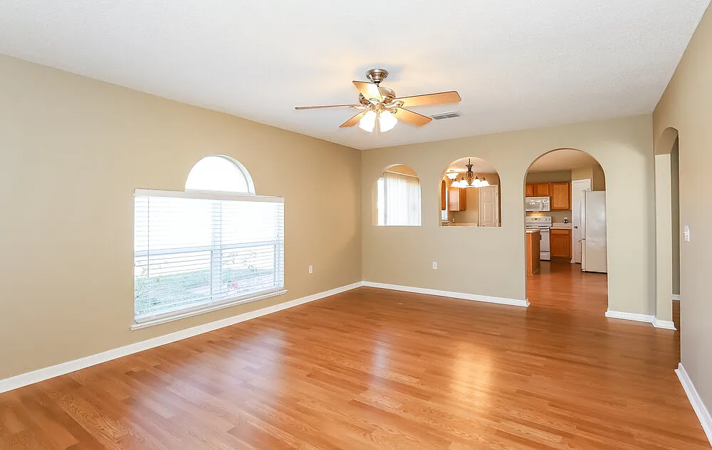 4 bed, 2.5 bath, 2215 sqft, $3,900 — Photo 2