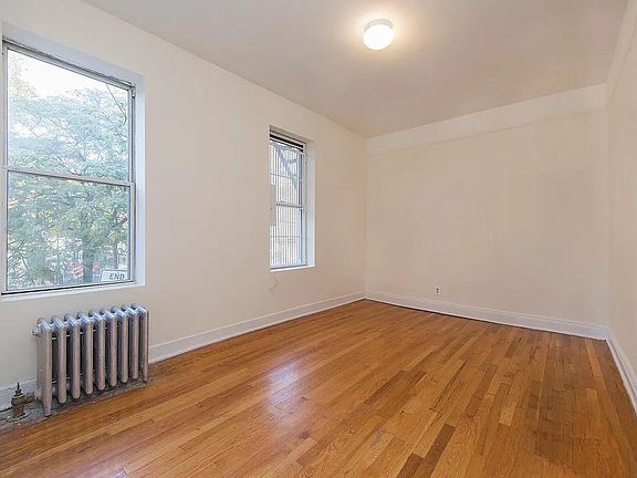 3rd image of 190 Norfolk St APT 1