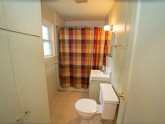 4th image of 316 S Ash St