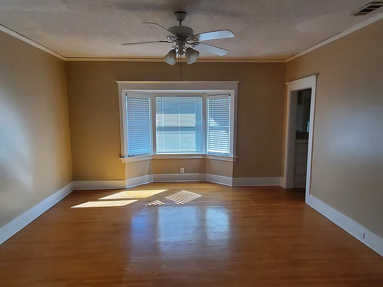 103 S Ardmore Ave — Photo 10