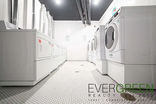 Rented by Evergreen Apartments BK | media 36