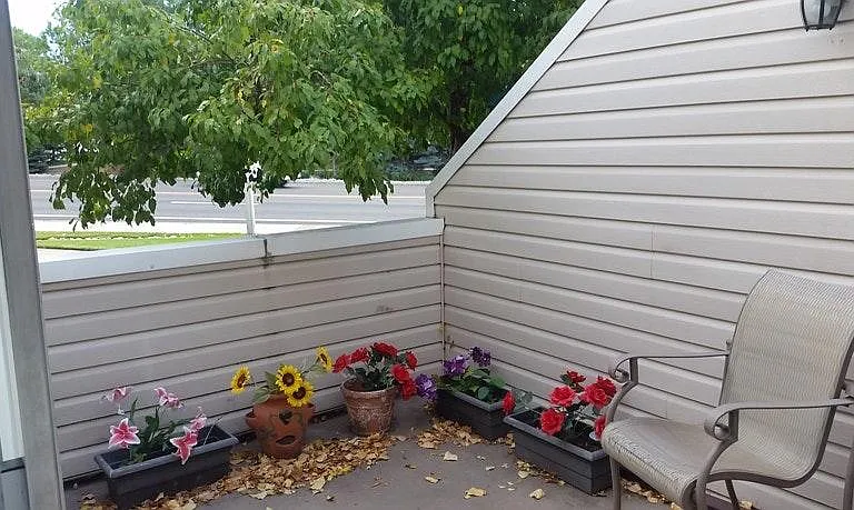 2690 S Xanadu Way — Photo 3