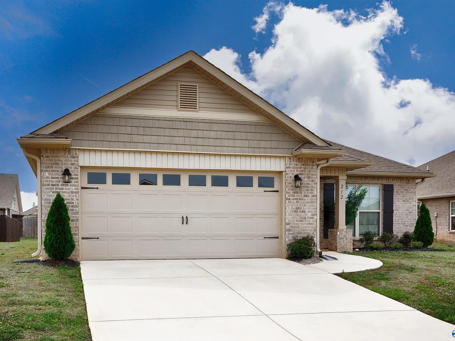 3 bed, 2.0 bath, 1995 sqft, $1,895 — Photo 3