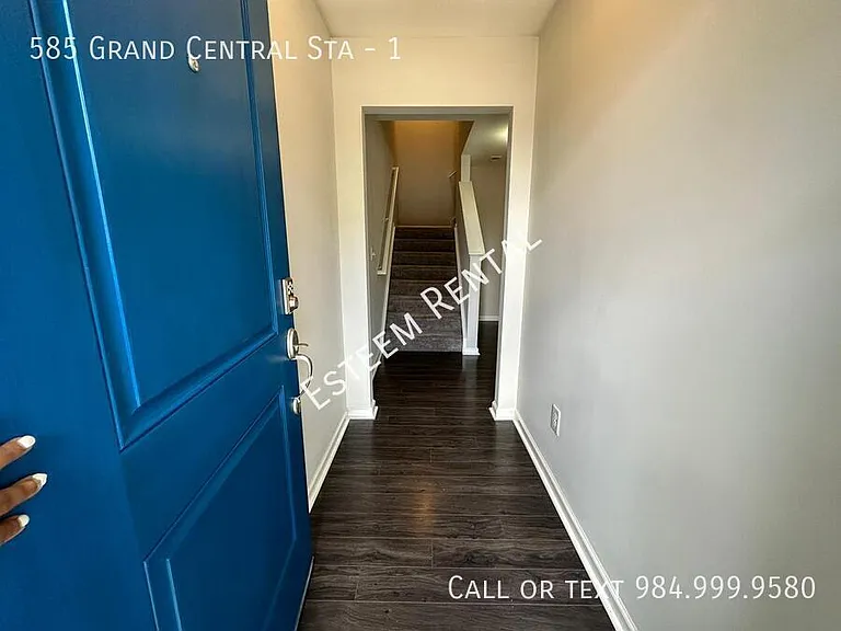 585 Grand Central Sta #1 — Photo 3