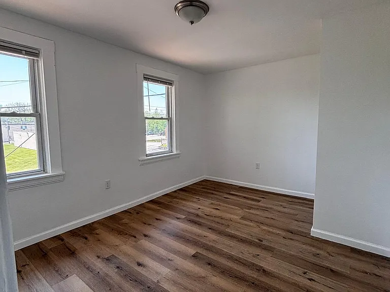 859 Broadway Ave #859 — Photo 5