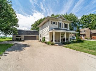 207 Union St, Hilbert, WI 54129