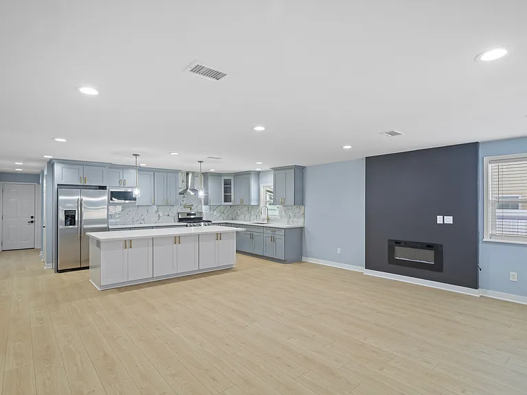 8996 Newport Ave — Photo 7