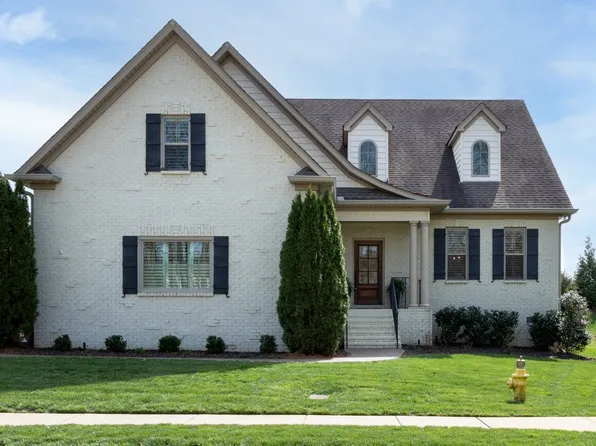 105 Carly Close, Hendersonville, TN 37075