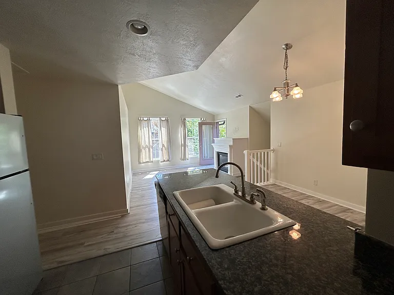 1931 E Copper Ranch Ln #E — Photo 6