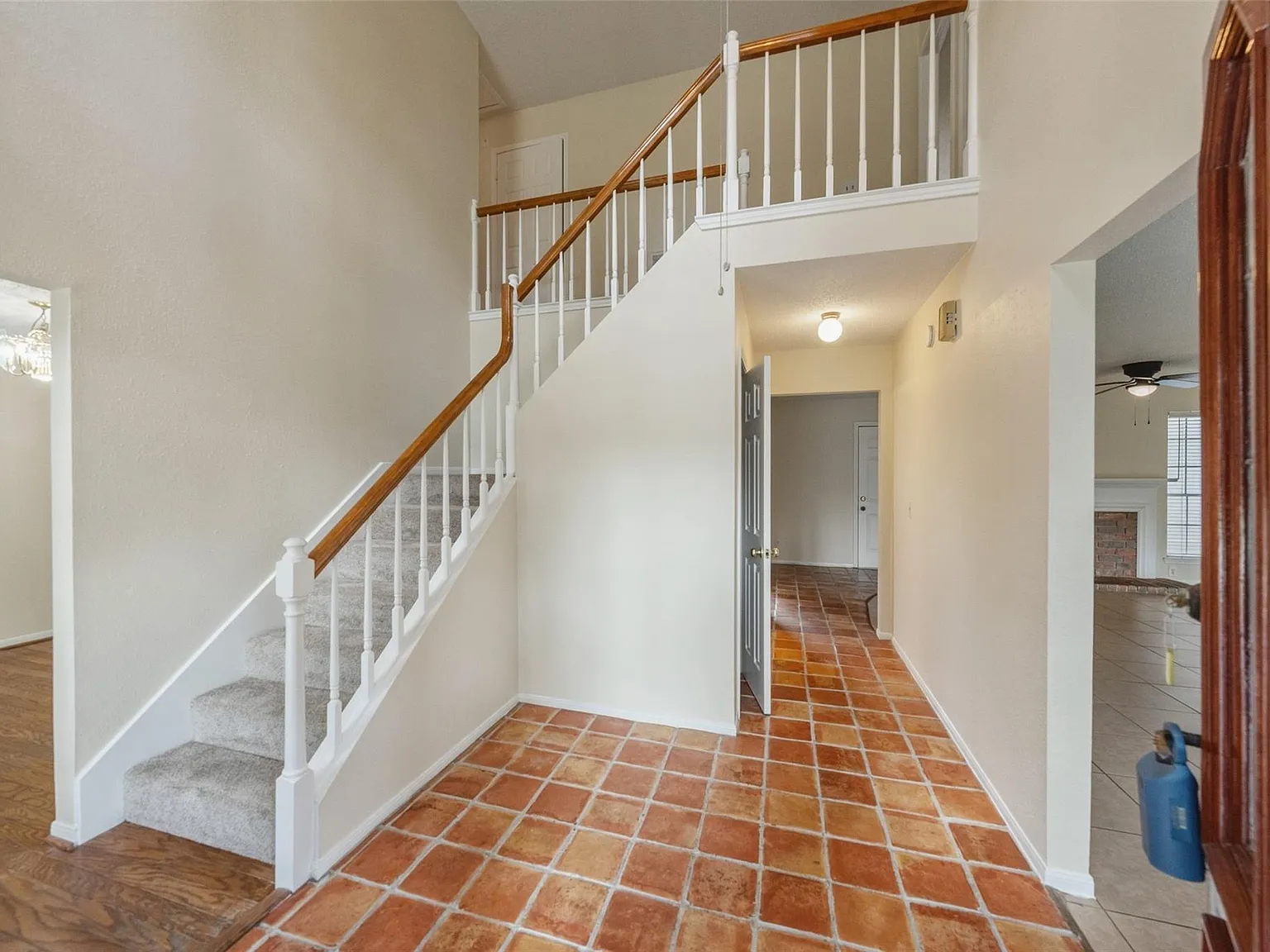 3 bed, 2.5 bath, 2042 sqft, $2,200 — Photo 3