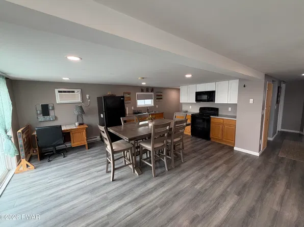 27 Lizzys Ln #1, Waymart, PA 18472