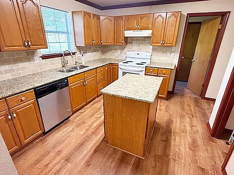 326 County Road 4228 — Photo 2