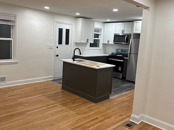 3rd image of 3105 Garden Ave