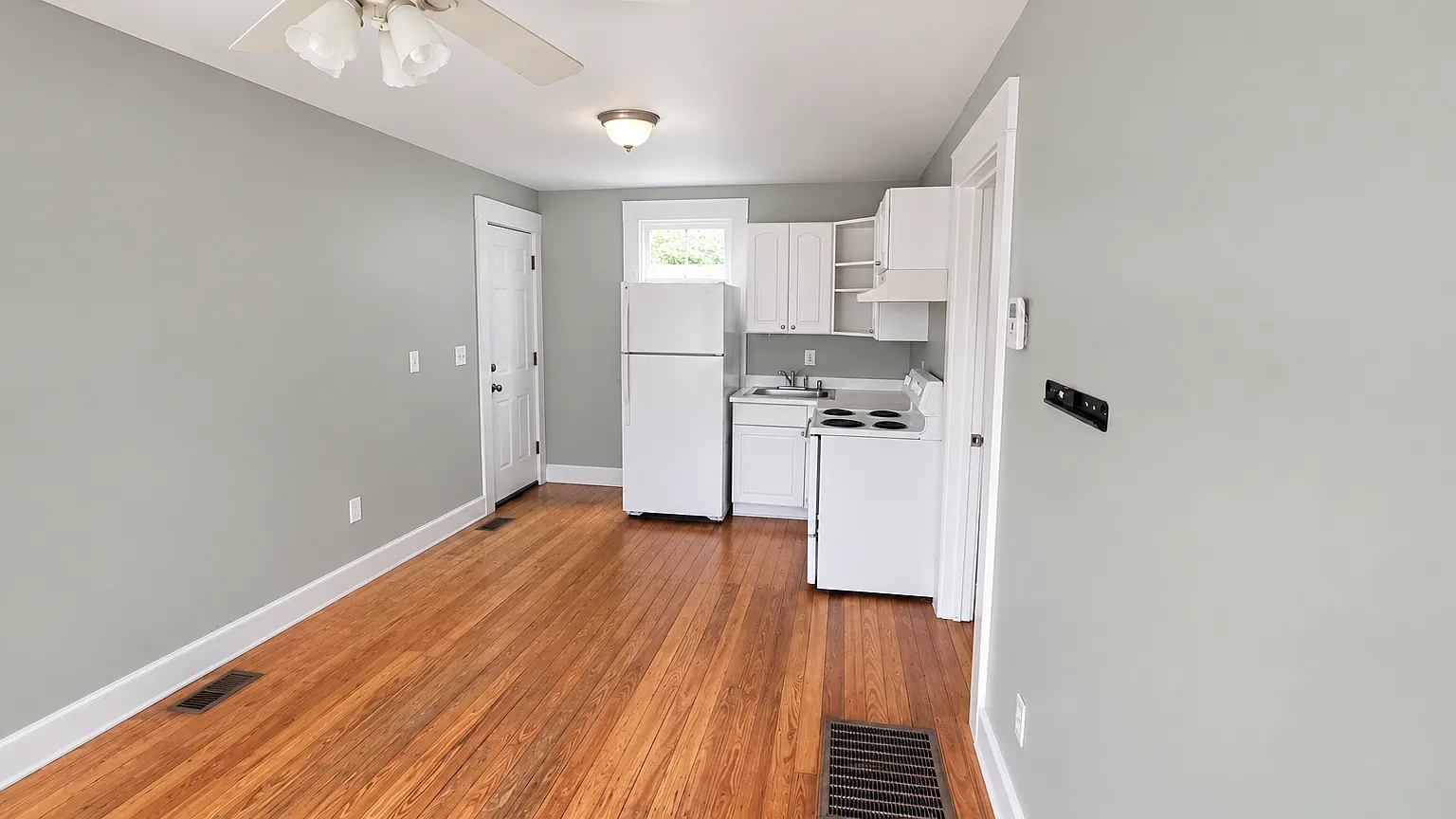 1 bed, 550 sqft, $1,300 — Photo 3