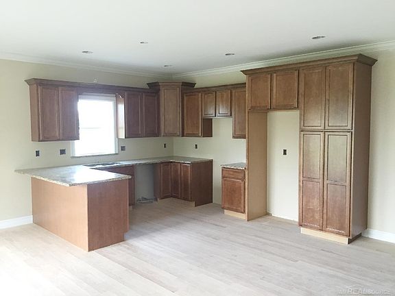 4th image of 7793 Yorkshire Dr