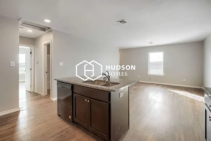 3520 E Colgate St — Photo 6