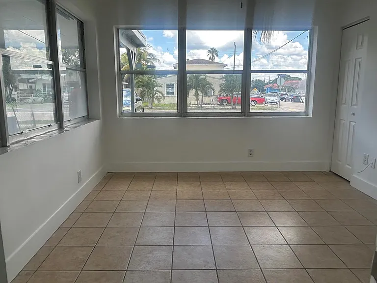 1528 South Pl — Photo 2