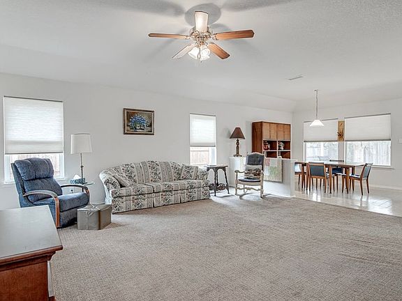4th image of 316 Angela Dr