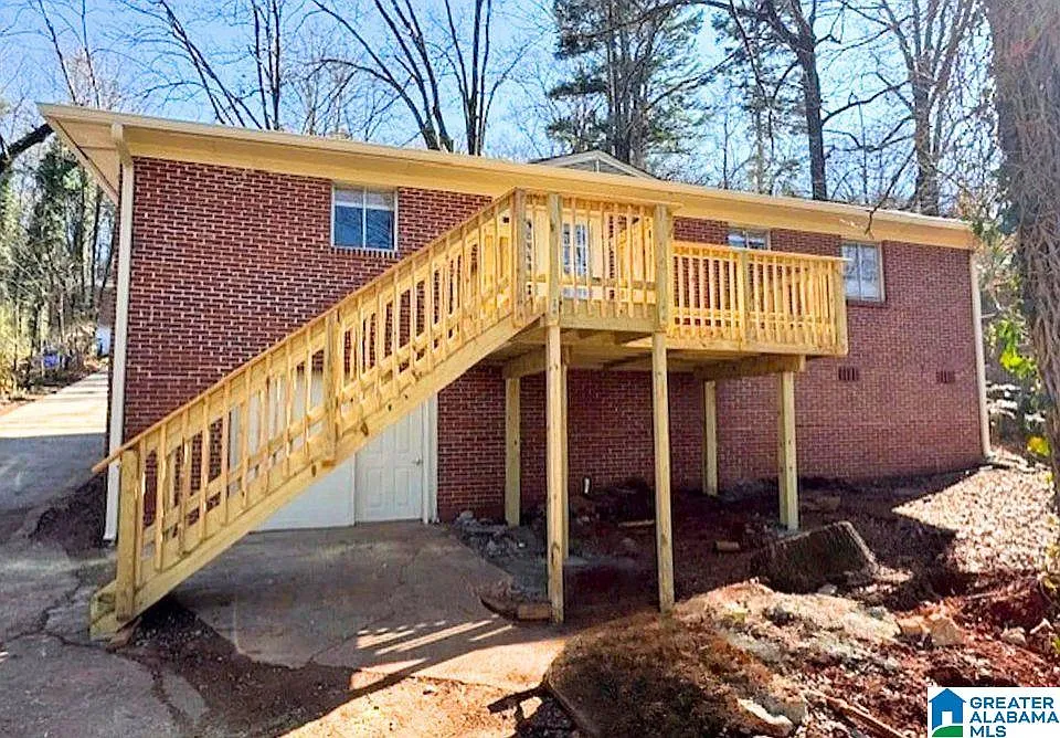 3 bed, 2.0 bath, 1201 sqft, $1,300 — Photo 2