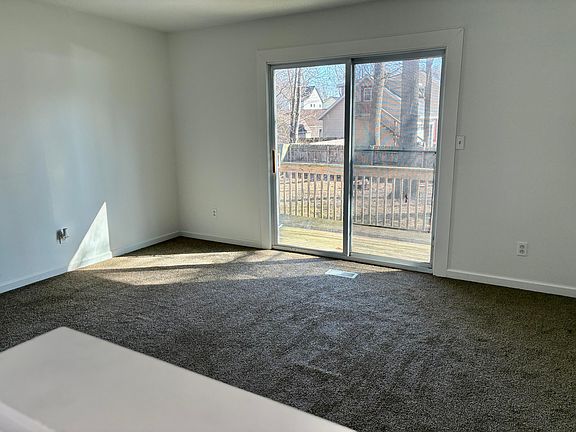 4th image of 17312 Oak St