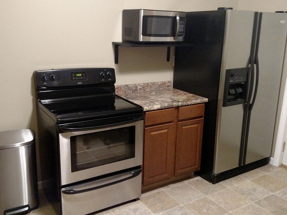 Eat-in kitchen