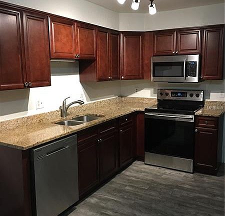 2nd image of 1110 Hyde Ct