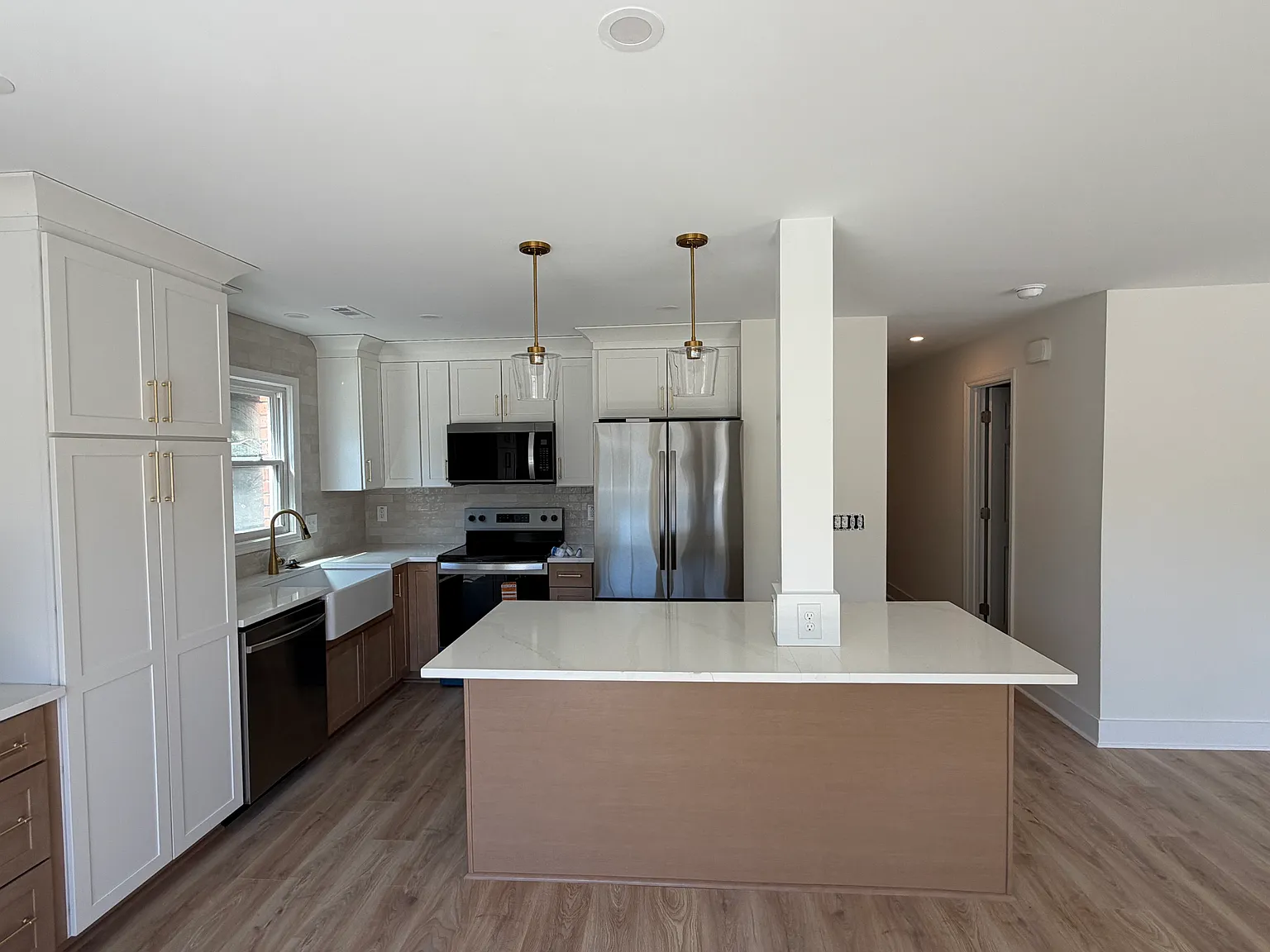 3 bed, 1250 sqft, $3,000 — Photo 4