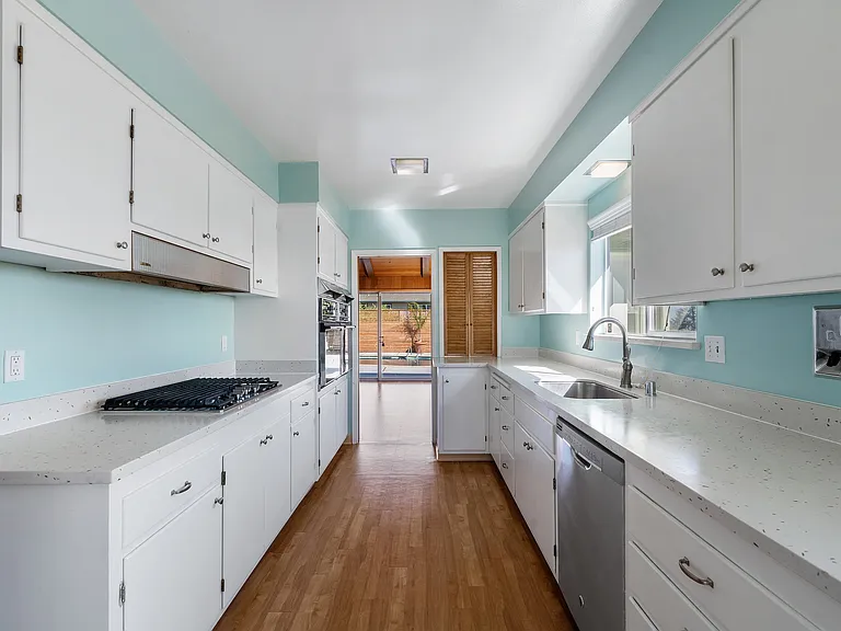 4120 Rhoda Ave — Photo 16