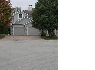 1218 NW Hidden Ridge Cir, Blue Springs, MO 64015