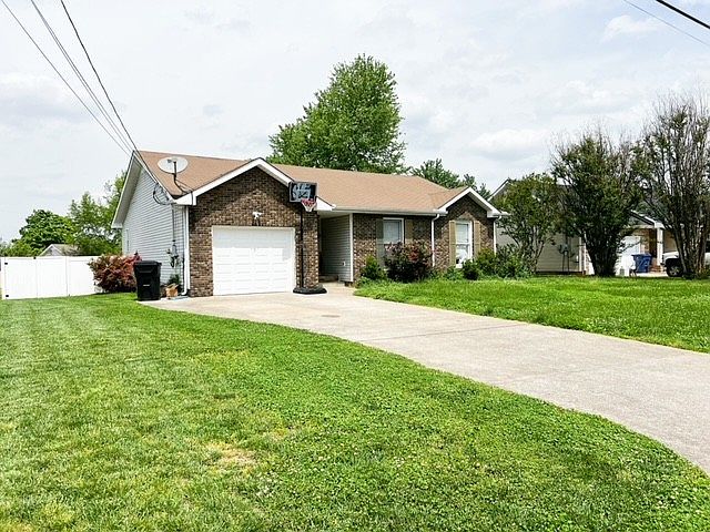 1st image of 225 Moncrest Dr