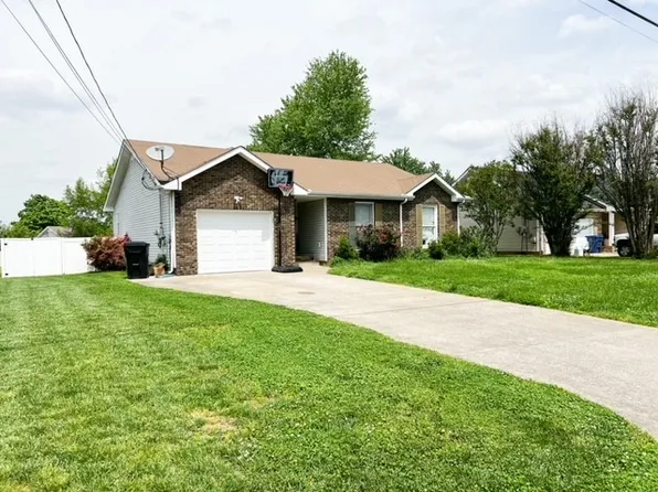 225 Moncrest Dr, Clarksville, TN 37042
