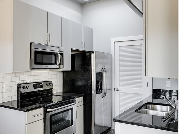 3rd image of 1527 W Main St APT 2