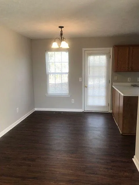 297 Iris Dr — Photo 4