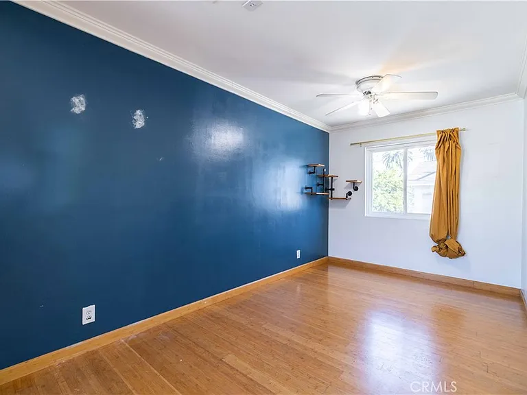 1227 E 1st St — Photo 6