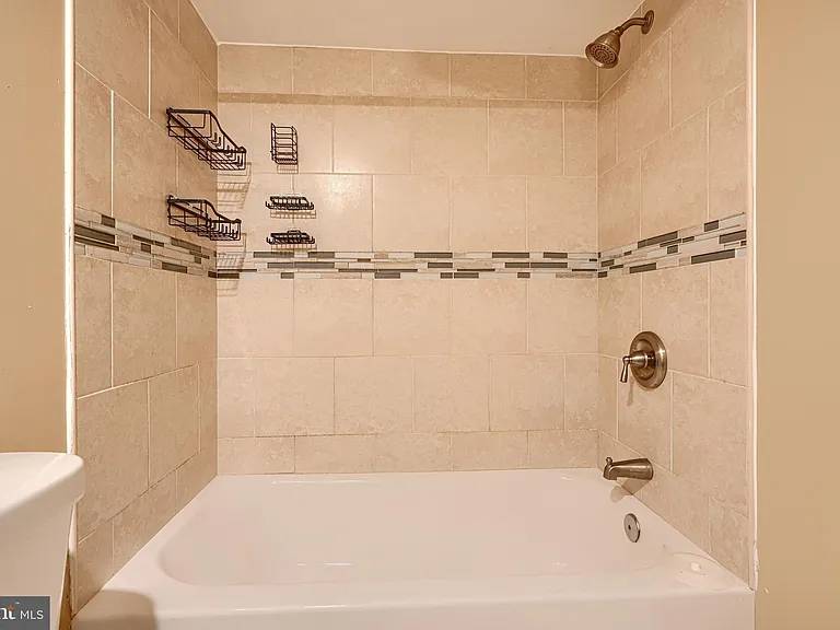 6110 Everall Ave — Photo 26