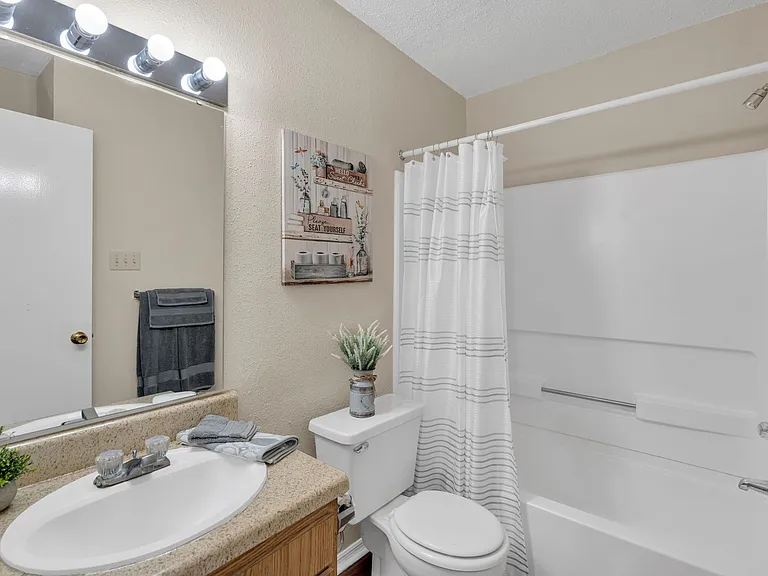 Woodlake Apartments — Photo 19